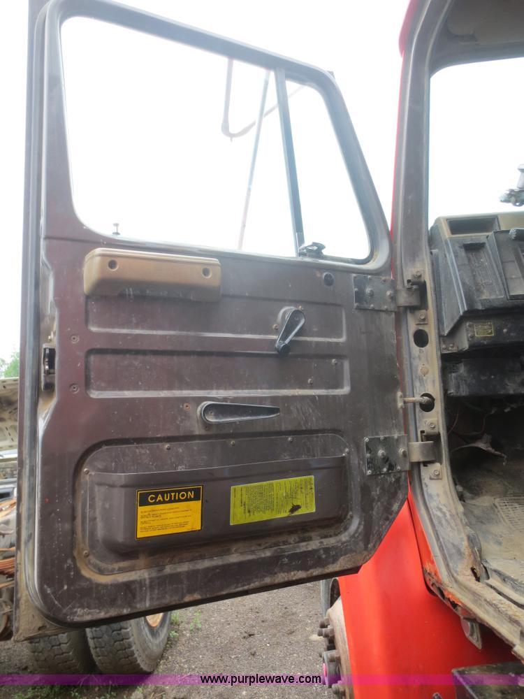 image for item D2066 1991 International 4900 dump truck