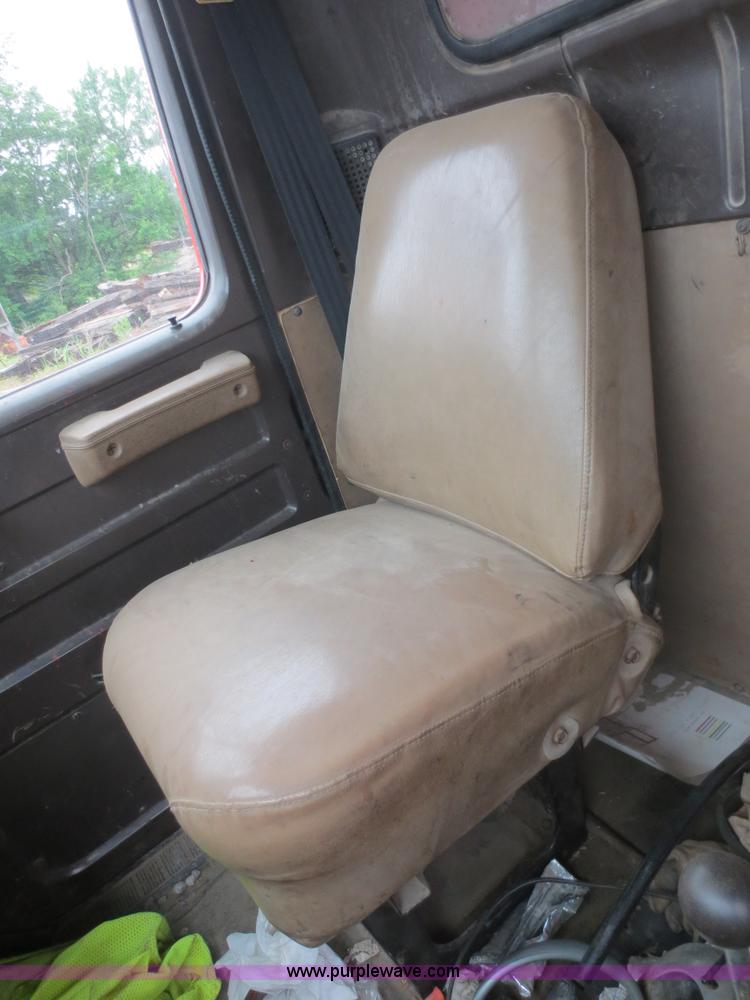 image for item D2066 1991 International 4900 dump truck