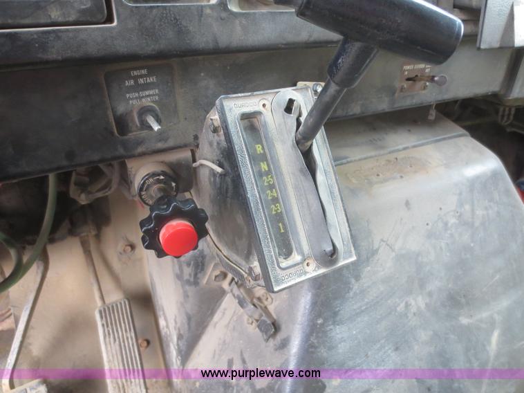 image for item D2066 1991 International 4900 dump truck