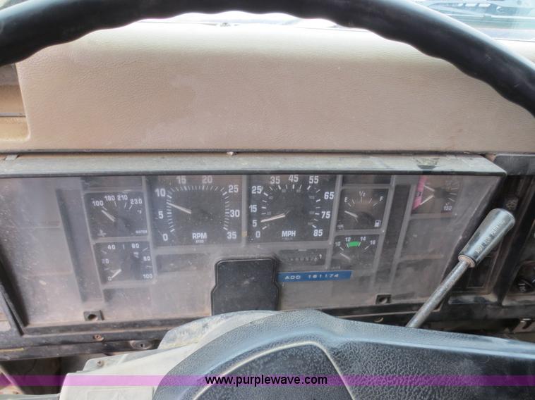 image for item D2066 1991 International 4900 dump truck