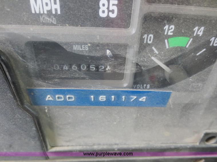 image for item D2066 1991 International 4900 dump truck