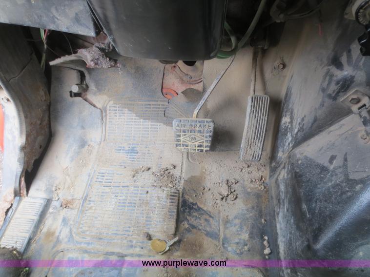 image for item D2066 1991 International 4900 dump truck