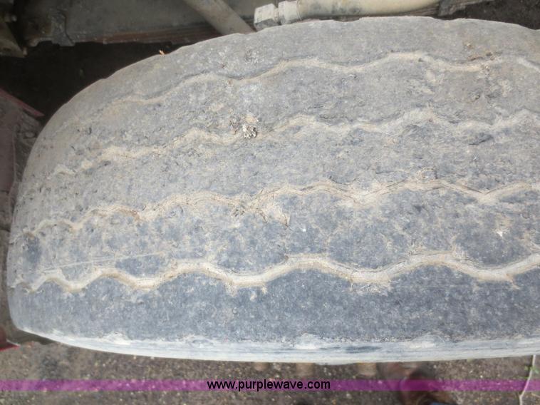 image for item D2066 1991 International 4900 dump truck