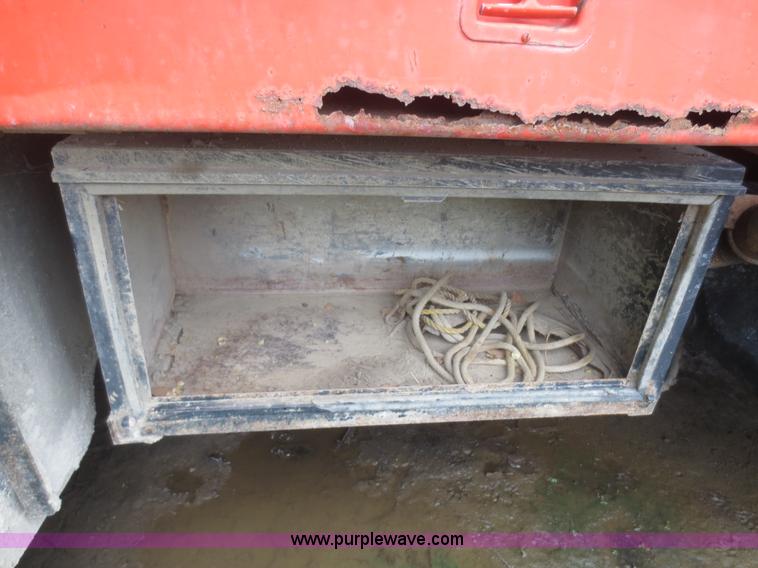 image for item D2066 1991 International 4900 dump truck