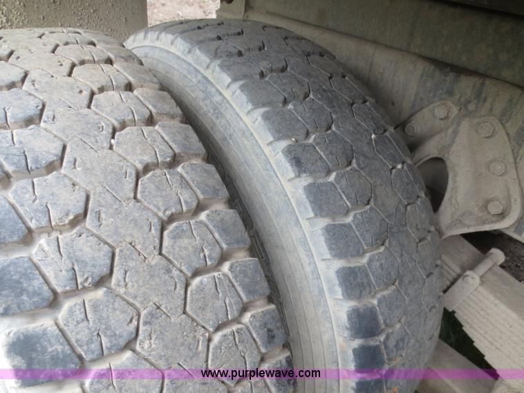 image for item D2066 1991 International 4900 dump truck