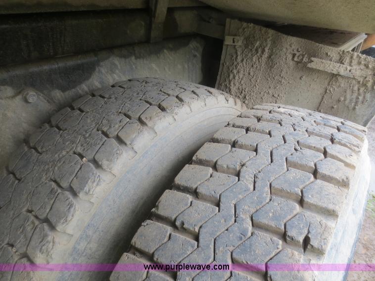 image for item D2066 1991 International 4900 dump truck