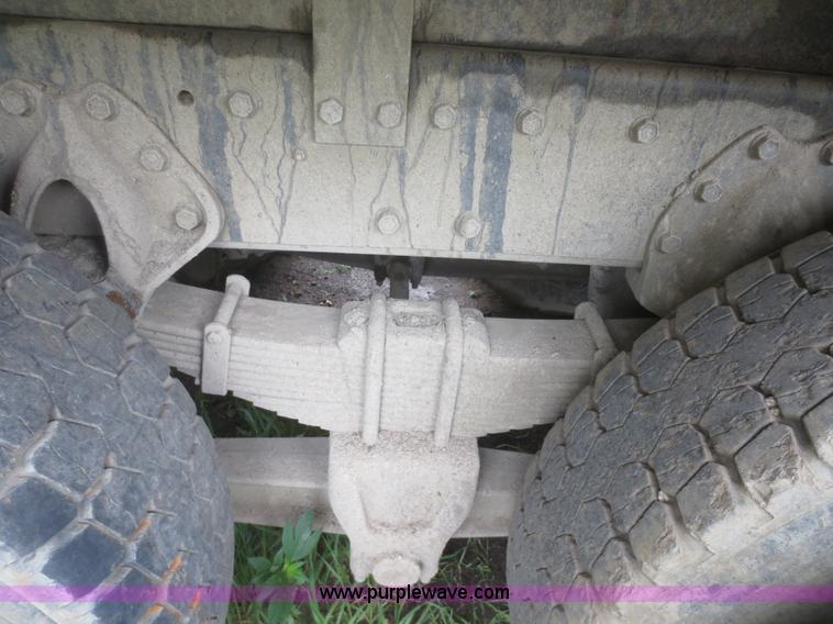 image for item D2066 1991 International 4900 dump truck