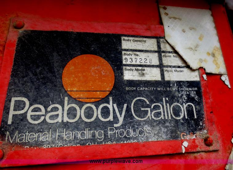 image for item D2066 1991 International 4900 dump truck