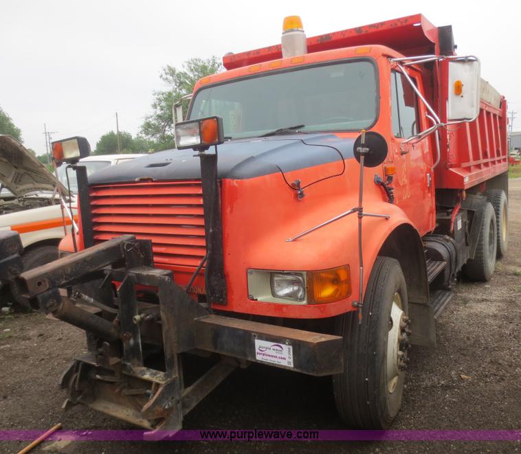 image for item D2068 1991 International 4900 dump truck