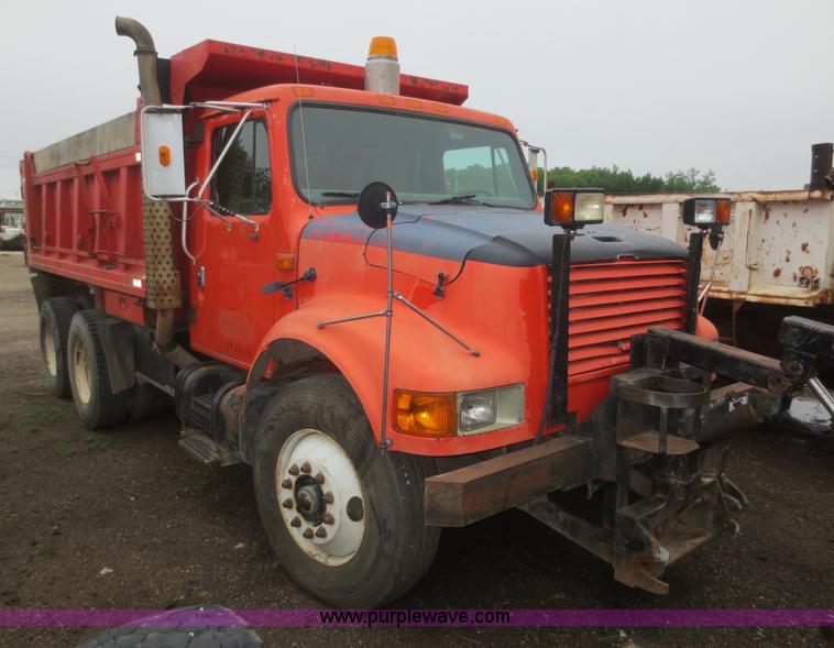 image for item D2068 1991 International 4900 dump truck
