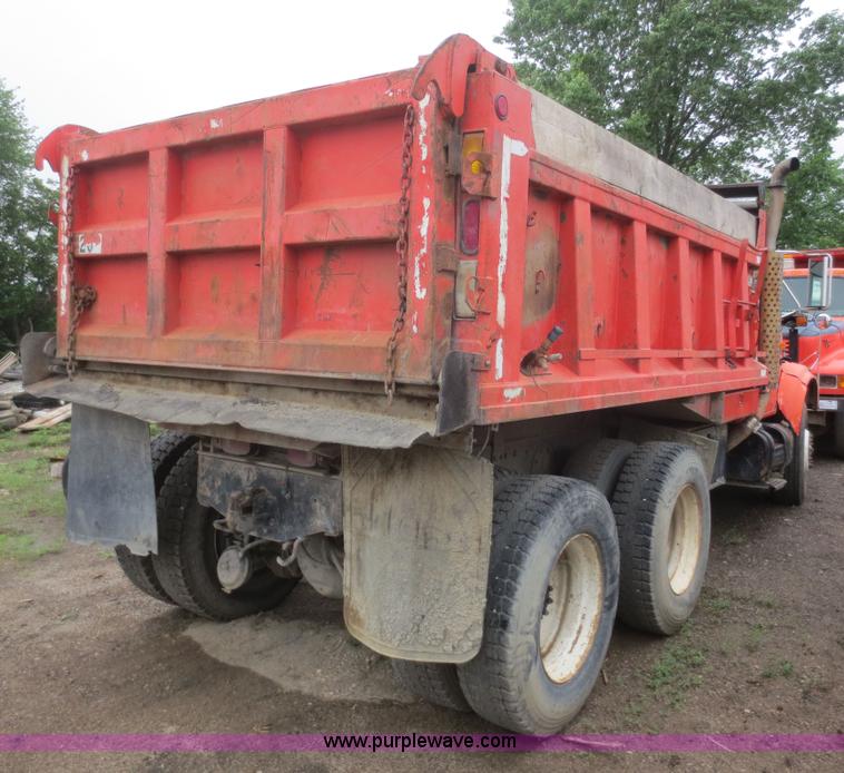 image for item D2068 1991 International 4900 dump truck