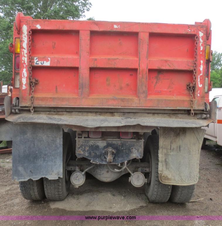 image for item D2068 1991 International 4900 dump truck