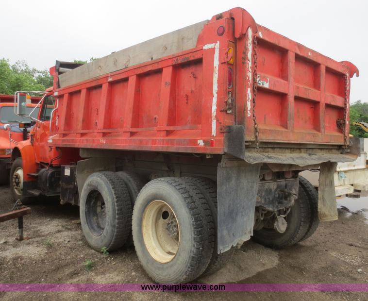 image for item D2068 1991 International 4900 dump truck