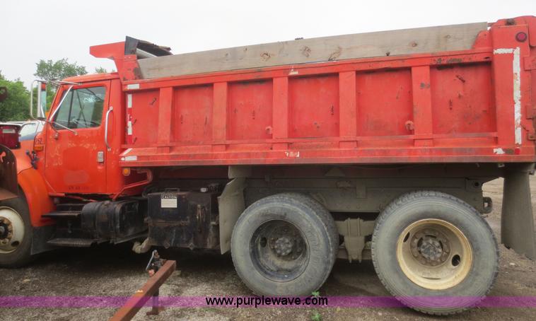 image for item D2068 1991 International 4900 dump truck