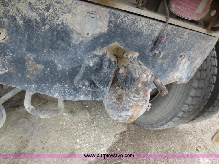 image for item D2068 1991 International 4900 dump truck