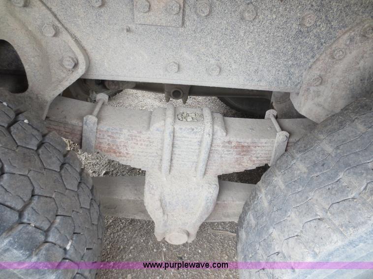 image for item D2068 1991 International 4900 dump truck