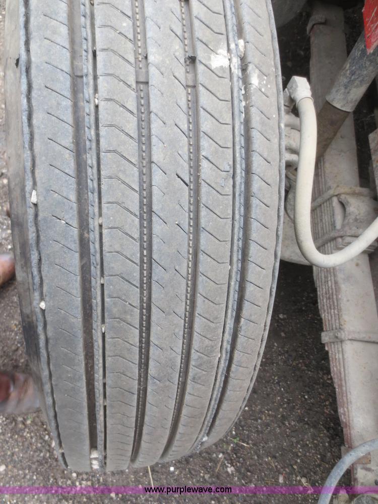 image for item D2068 1991 International 4900 dump truck