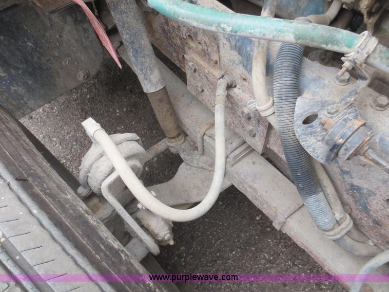 image for item D2068 1991 International 4900 dump truck