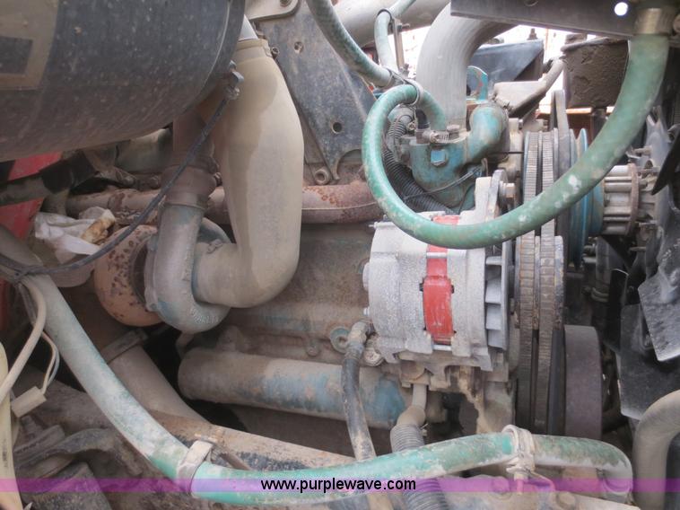 image for item D2068 1991 International 4900 dump truck