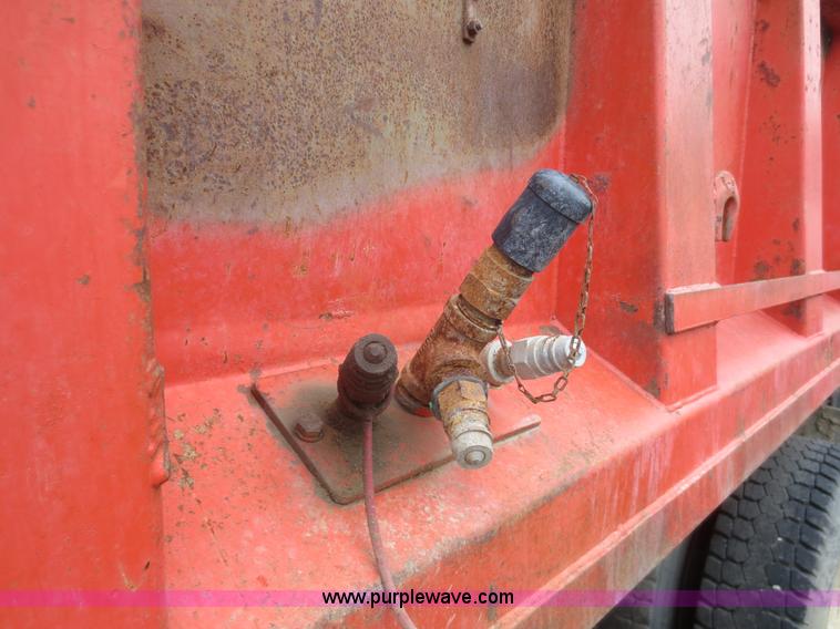 image for item D2068 1991 International 4900 dump truck