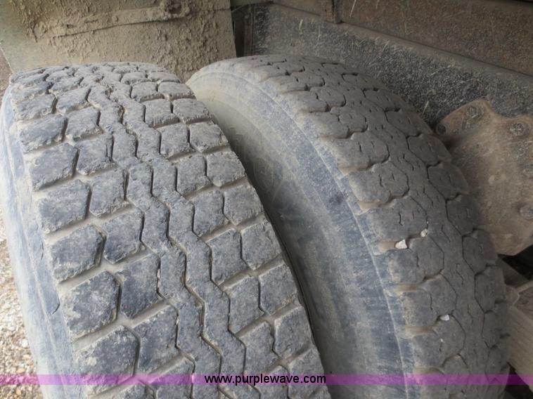 image for item D2068 1991 International 4900 dump truck