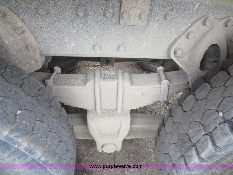 image for item D2068 1991 International 4900 dump truck