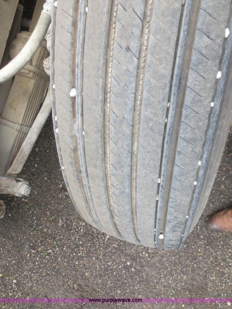 image for item D2068 1991 International 4900 dump truck