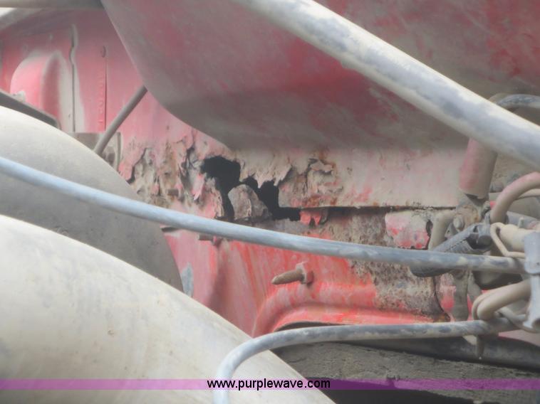 image for item D2068 1991 International 4900 dump truck