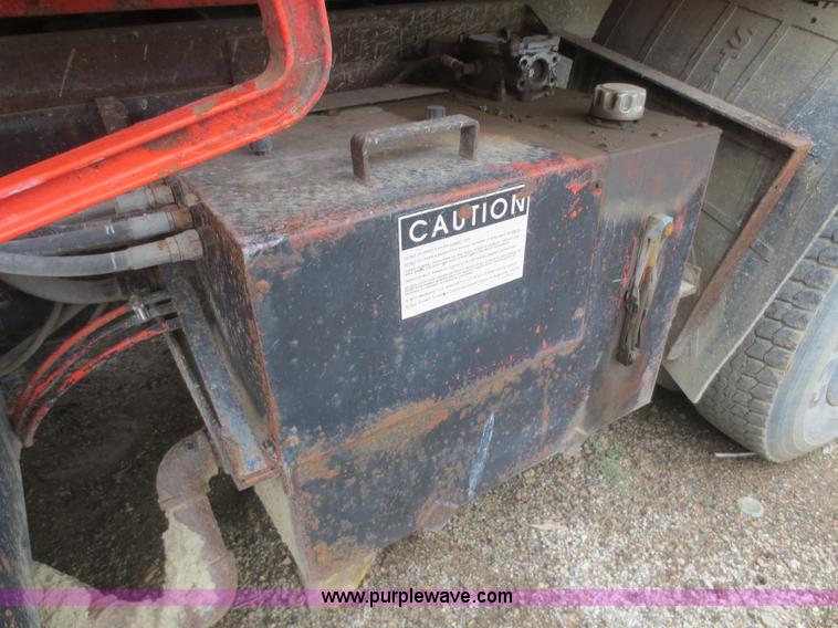 image for item D2068 1991 International 4900 dump truck