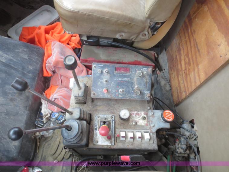 image for item D2068 1991 International 4900 dump truck