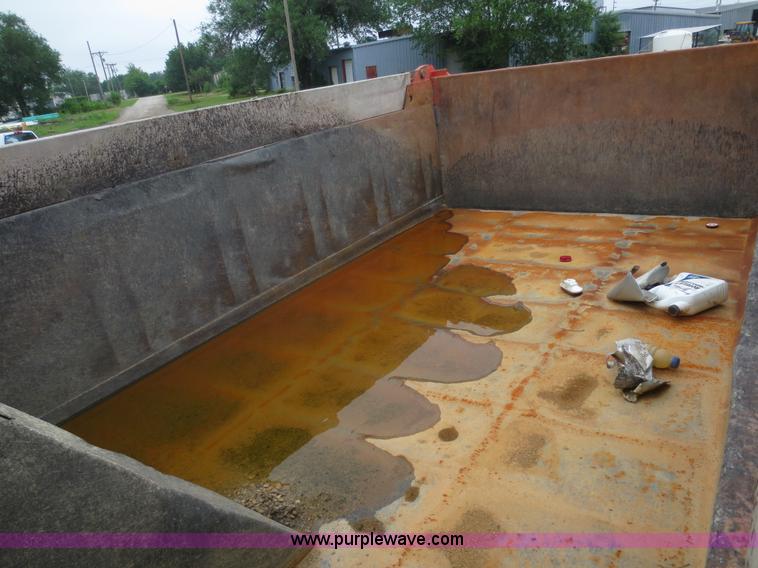 image for item D2068 1991 International 4900 dump truck