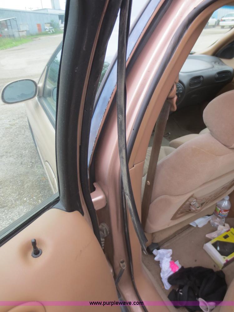 image for item D2074 1996 Ford Taurus GL