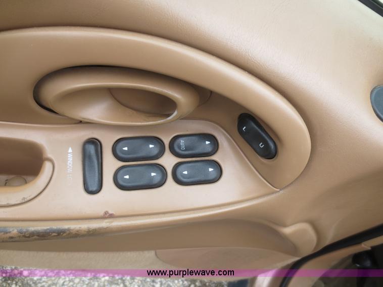 image for item D2074 1996 Ford Taurus GL