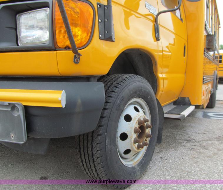 image for item E4695 2005 Ford E450 school bus