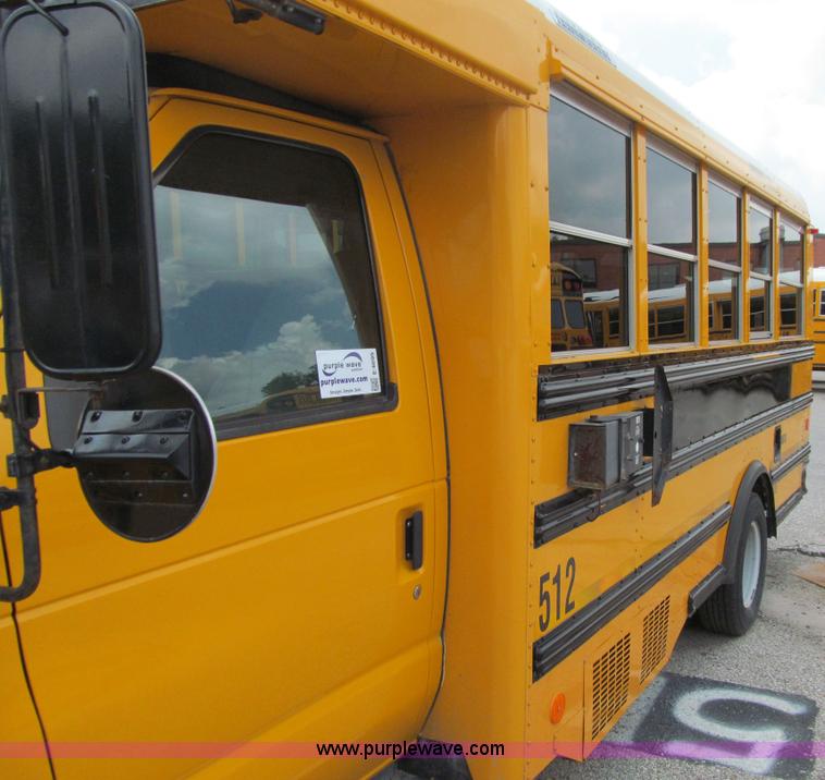 image for item E4695 2005 Ford E450 school bus
