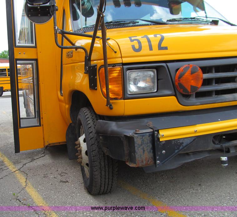 image for item E4695 2005 Ford E450 school bus