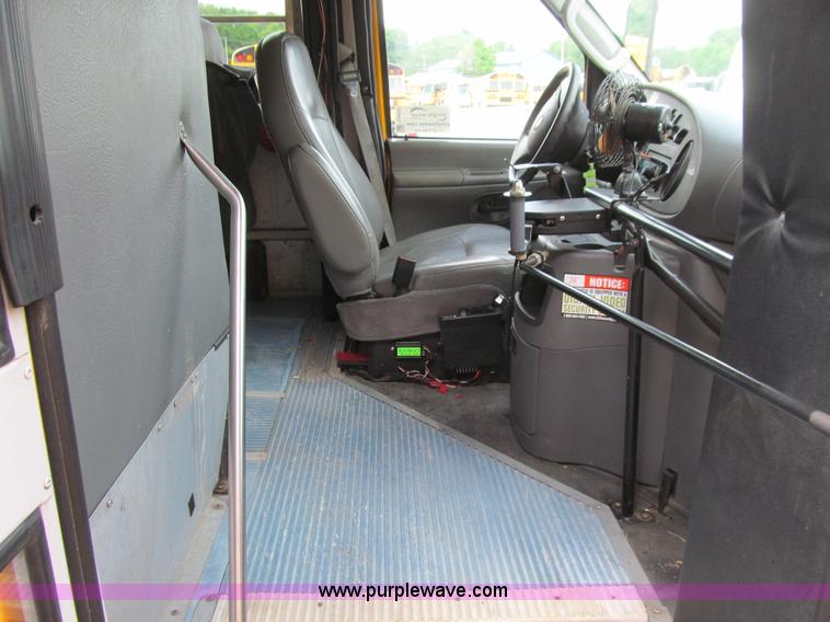 image for item E4695 2005 Ford E450 school bus