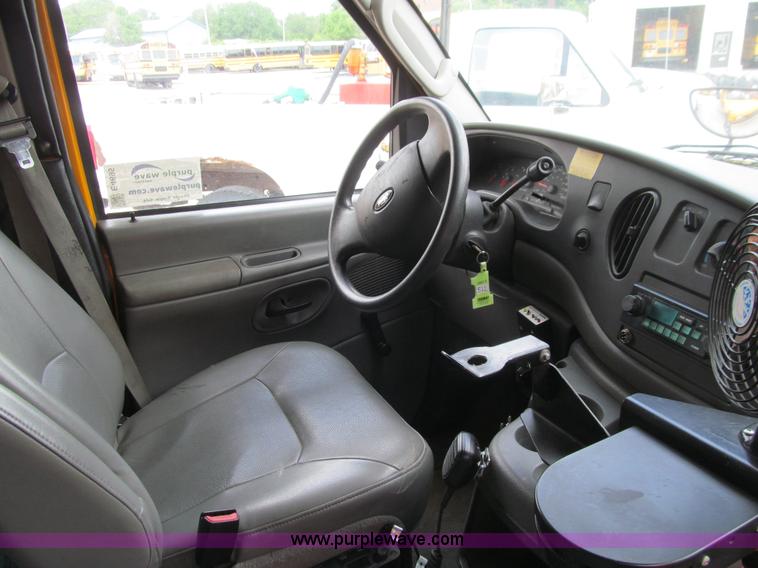 image for item E4695 2005 Ford E450 school bus