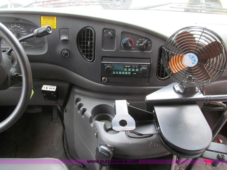 image for item E4695 2005 Ford E450 school bus