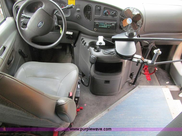 image for item E4695 2005 Ford E450 school bus