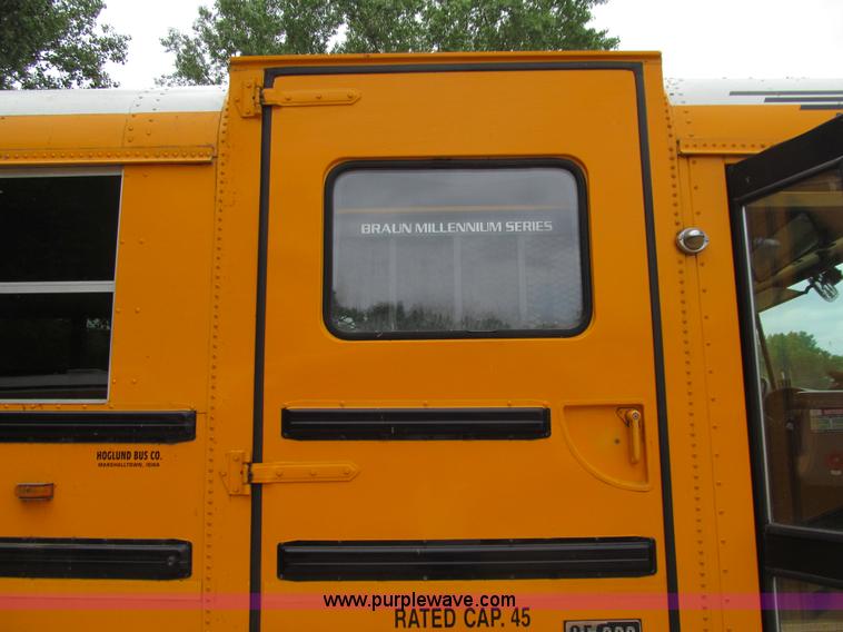 image for item E4894 2006 International IC school bus