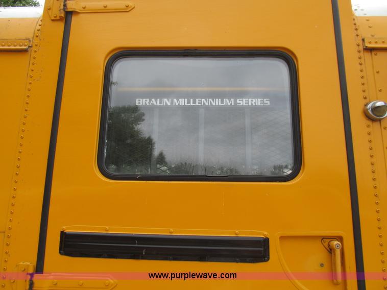 image for item E4894 2006 International IC school bus