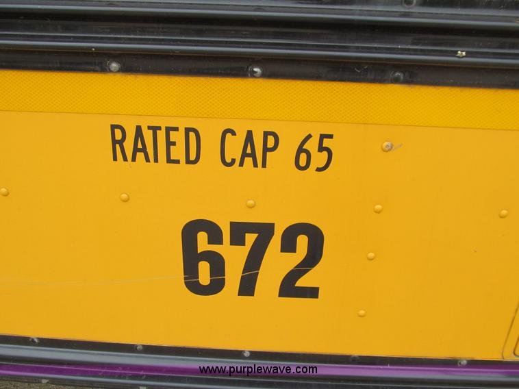 image for item E4895 2003 International 3800 school bus