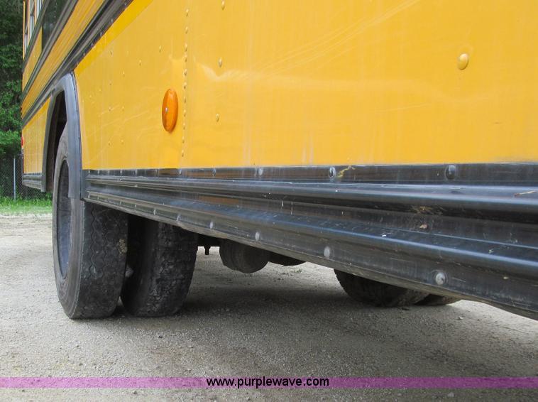 image for item E4895 2003 International 3800 school bus