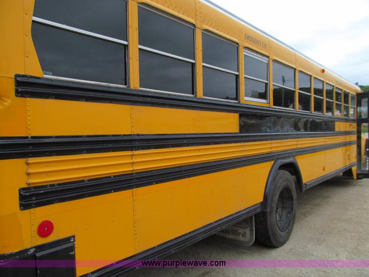 image for item E4895 2003 International 3800 school bus