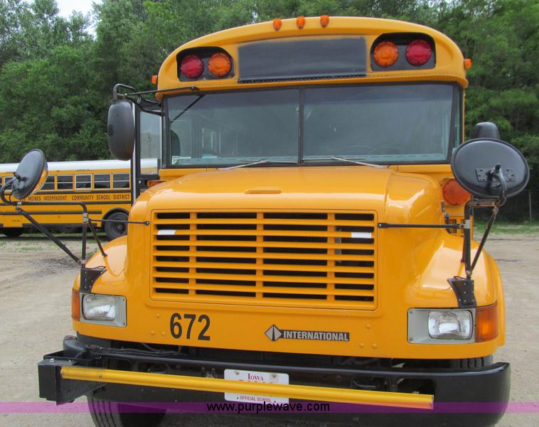 image for item E4895 2003 International 3800 school bus