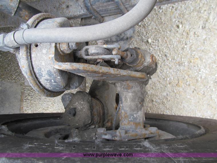 image for item E4895 2003 International 3800 school bus