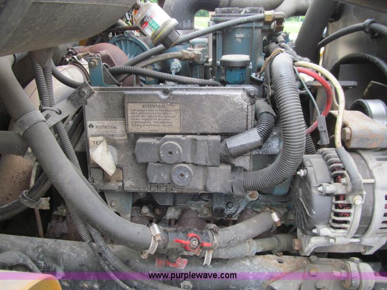 image for item E4895 2003 International 3800 school bus