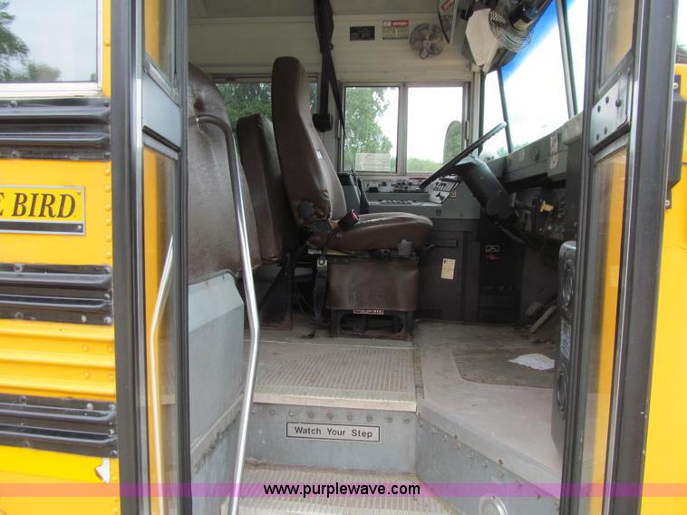 image for item E4895 2003 International 3800 school bus