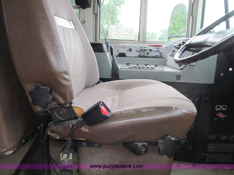 image for item E4895 2003 International 3800 school bus